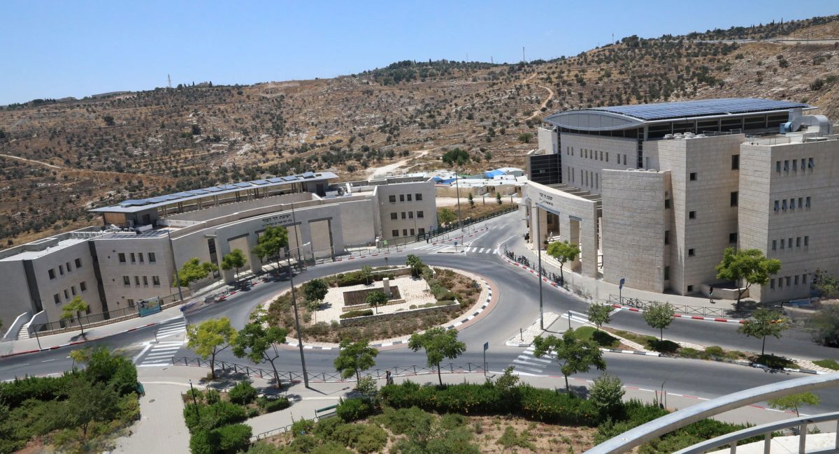 מבני-ישיבת-הר-המור